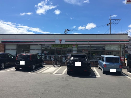 コンビニ　セブンイレブン（コンビニ）まで752m