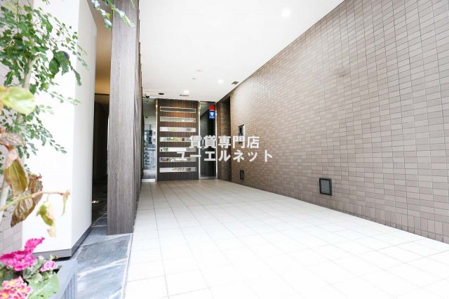 エントランス　毎日通る場所だからこそ、洗練された空間に