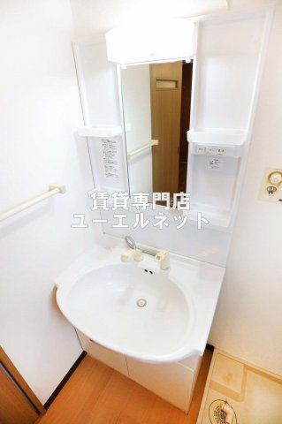 洗面設備　清潔感ある独立洗面台で毎日気持ちよく♪