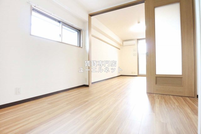 居室・リビング　ゆったりとくつろげる、落ち着きのある居室空間です