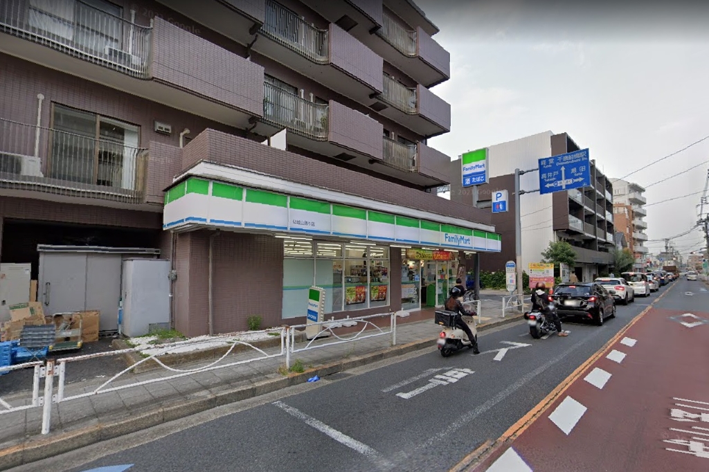 コンビニ　ファミリーマート 砧城山通り店（コンビニ）まで104m