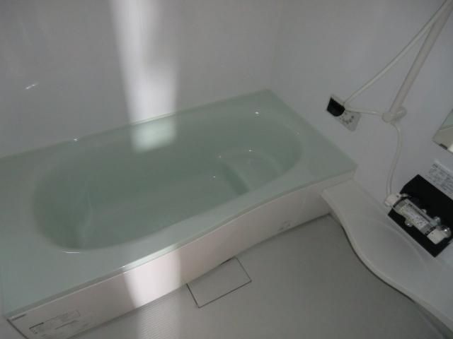 バス・シャワールーム　男性に嬉しい1坪バス・追い焚き機能付き