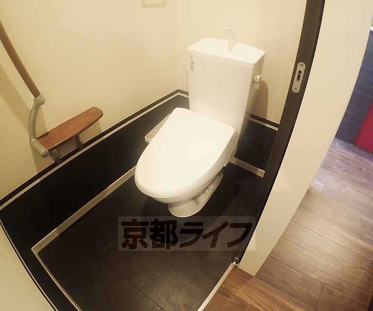 トイレ　ウォシュレット付きです。