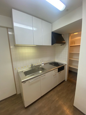 キッチン　収納豊富なキッチンです♪