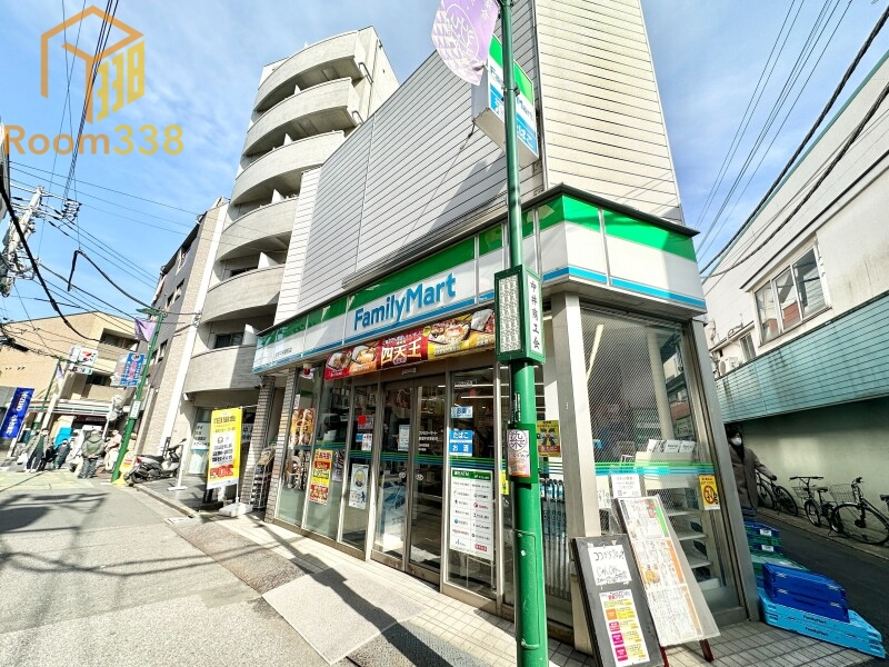 コンビニ　ファミリーマート新宿中井駅前店（コンビニ）まで442m