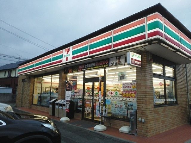 コンビニ　セブンイレブン浜北小松店（コンビニ）まで350m