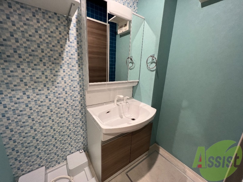 洗面設備　洗面台は独立しています。こちらでも身支度できますよ。