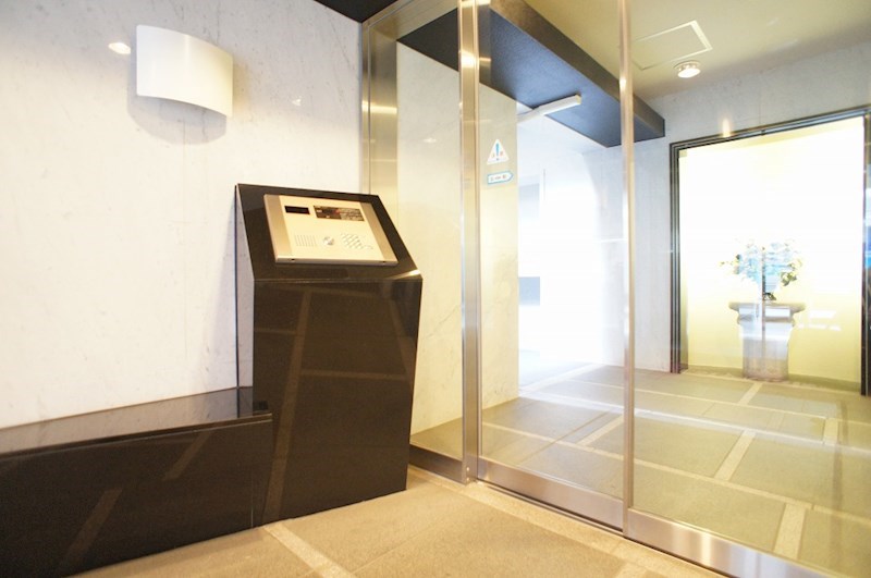 エントランス　内見予約受付中 お気軽にお問い合わせ下さい♪