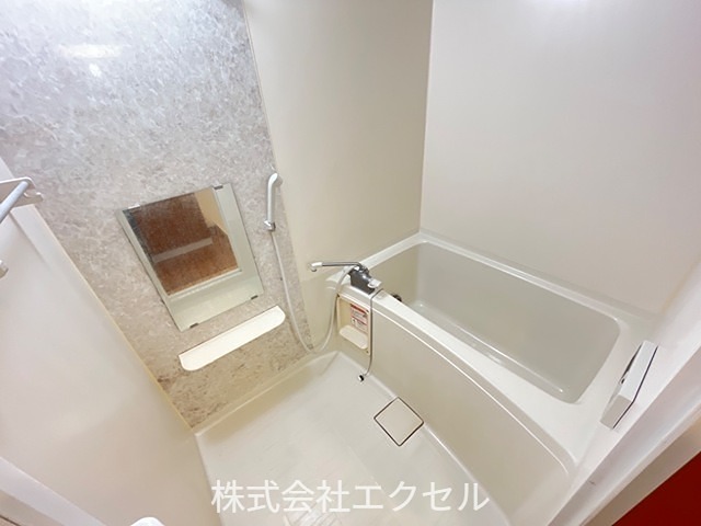 バス・シャワールーム　追い焚き・浴室乾燥機完備の綺麗な浴室♪