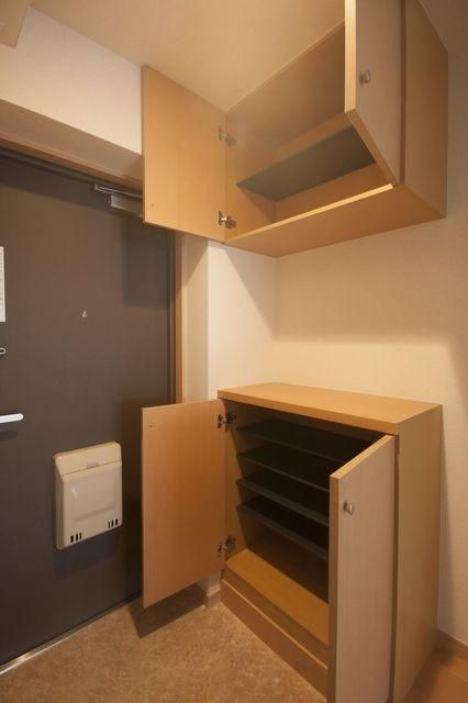 玄関　★買い物便利な立地！閑静な住宅地！設備・収納充実★