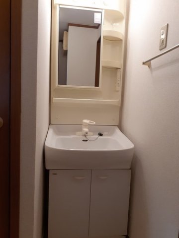 洗面設備　コンパクトで使いやすい洗面所