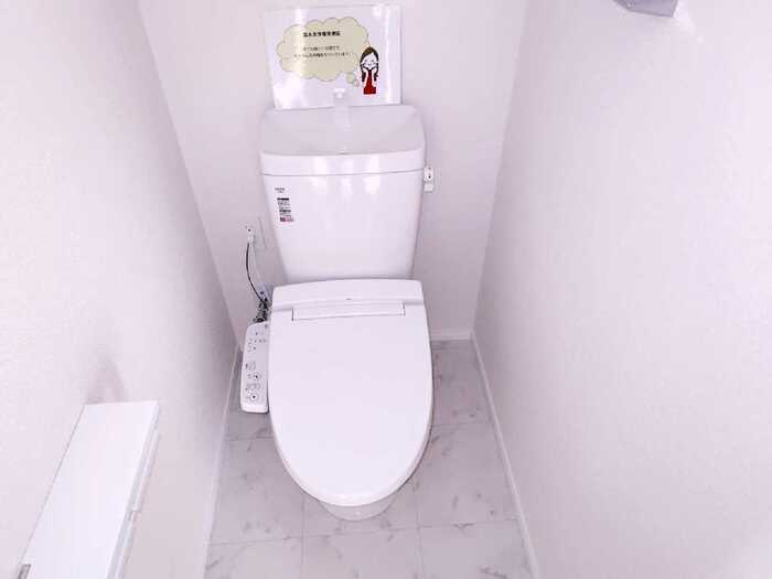トイレ　☆温水洗浄・暖房便座付きトイレです☆