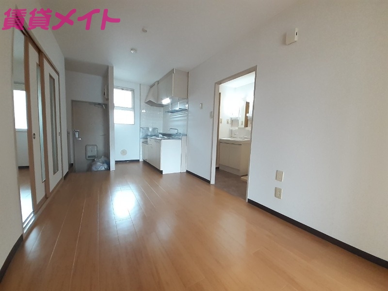 居室・リビング　同型参考写真