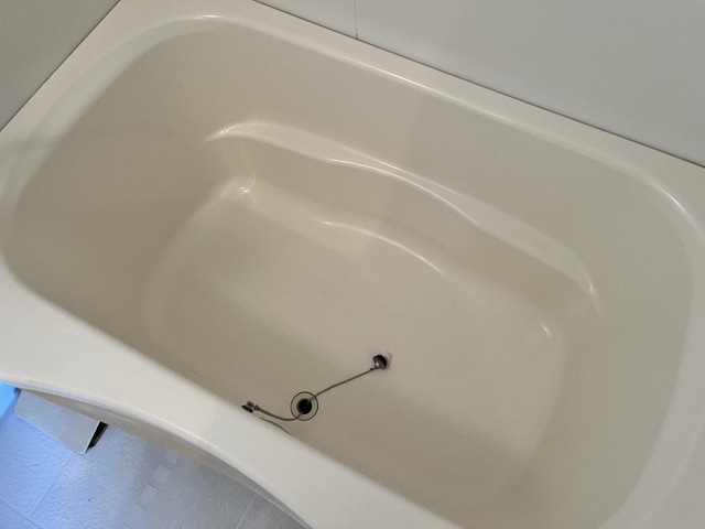バス・シャワールーム　【リフォーム前の写真です】ゆっくり浸かれるバスタブ★