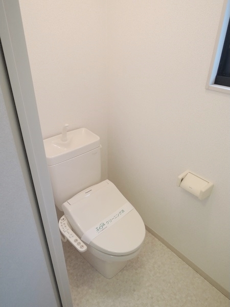 トイレ　落ち着いた色調のトイレです♪