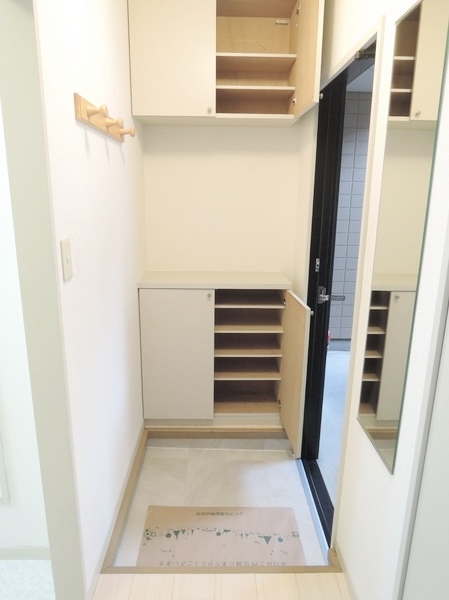 玄関　収納豊富なシューズボックスです♪