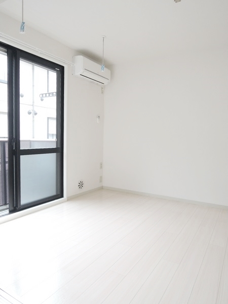 居室・リビング　使いやすい形の為、レイアウトを楽しめます♪