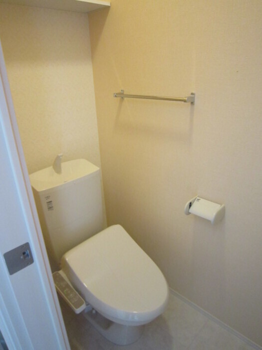 トイレ　温水洗浄暖房便座