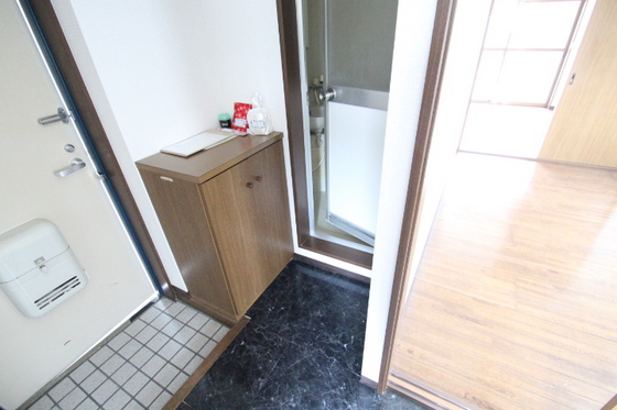 玄関　※別部屋の写真です