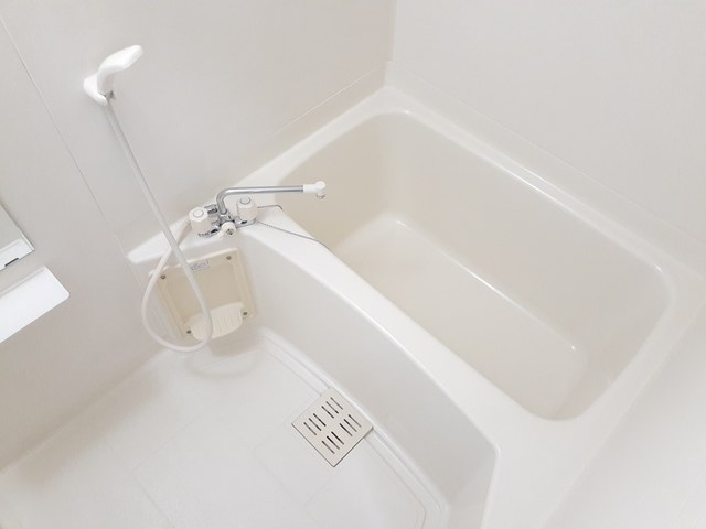 バス・シャワールーム　シャワー