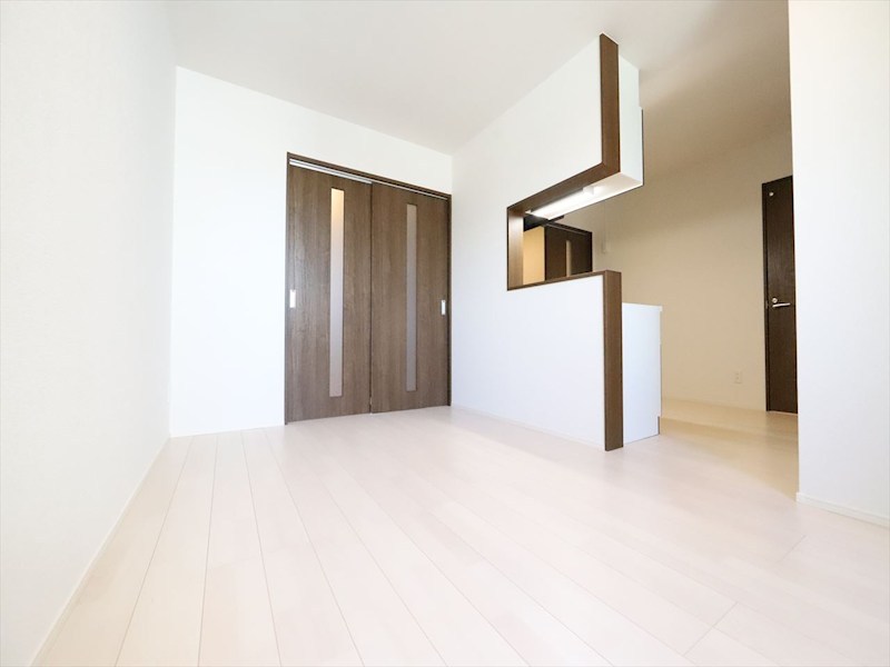 居室・リビング　ＬＤＫ11.4帖　システムキッチン　エアコン完備　同仕様写真