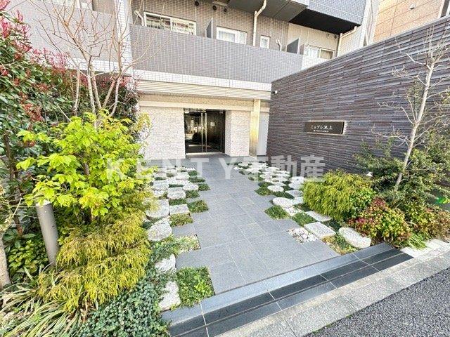 エントランス　落ち着いたエントランスです