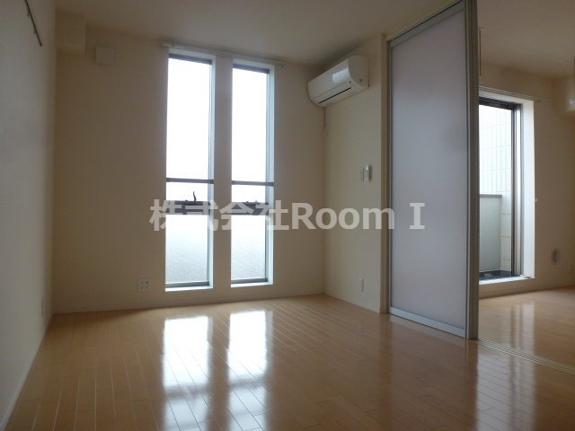 その他部屋・スペース　開放的な寝室です