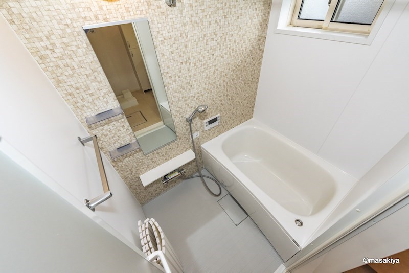 バス・シャワールーム　お風呂　追い焚き・浴室乾燥機付きです。