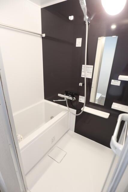 バス・シャワールーム　落ち着いた空間のお風呂です