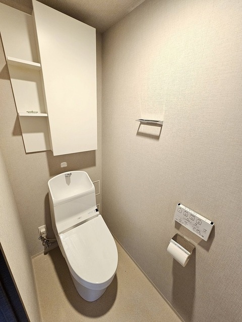 トイレ　温水洗浄機能付き便座