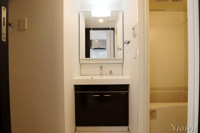 洗面設備　使いやすい独立洗面台です