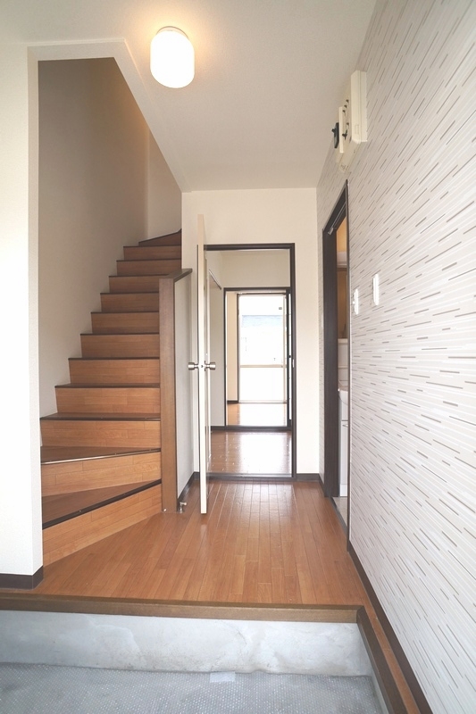 玄関　前回募集時の写真（参考写真）です（現況優先）