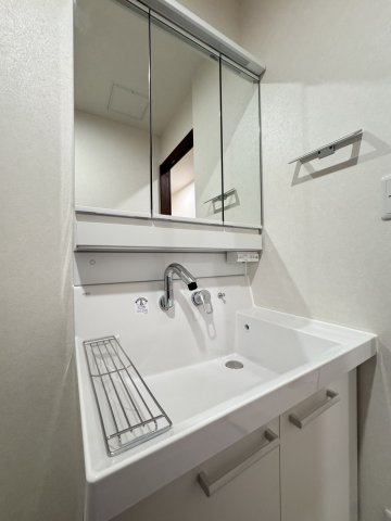 洗面設備　独立洗面台で身支度をすべて済ませてしまいましょう