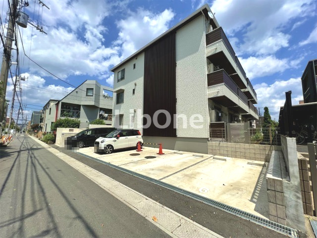 駐車場　駐車場の最新の空き状況は、スタッフまでお問い合わせください。