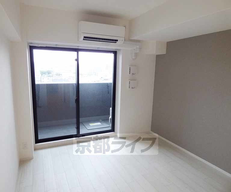 居室・リビング　ひろびろとした居室です。ゆったりくつろげますね。