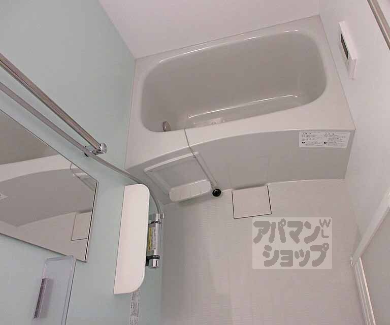 バス・シャワールーム　大きい鏡付き・