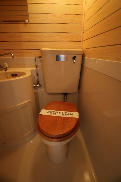 トイレ　※別室の参考写真の為、現況優先です。