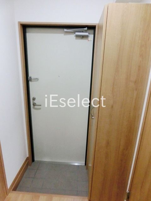 玄関　玄関にはシューズボックスが有ります