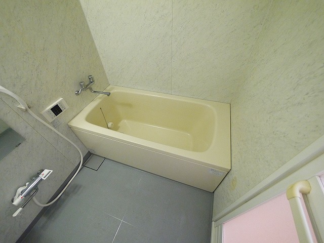 バス・シャワールーム　ゆったり過ごせるお風呂です