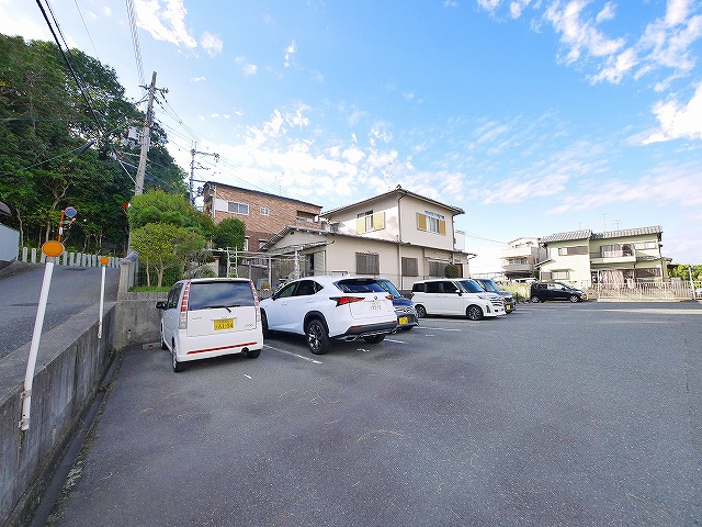 駐車場　車をお持ちの方に嬉しい駐車場付きの物件です