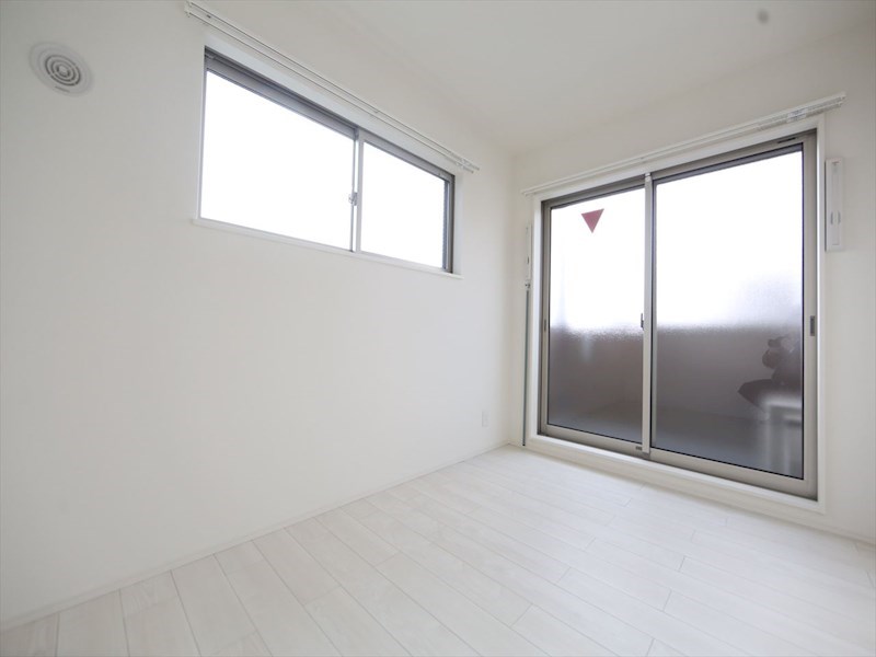 バルコニー　洋室4帖　2面採光　バルコニー　同仕様写真