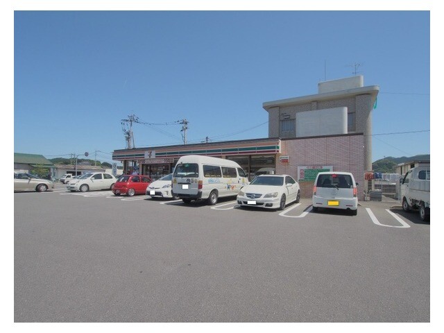 コンビニ　セブンイレブン嬉野築城店（コンビニ）まで964m
