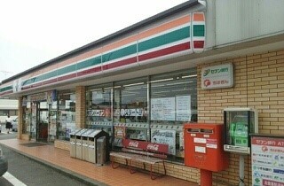 コンビニ　セブンイレブン（コンビニ）まで590m
