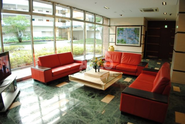 ロビー　ロイヤルパークスなんば　高級感溢れるロビーホール