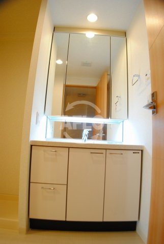 洗面設備　ロイヤルパークスなんば　独立洗面化粧台