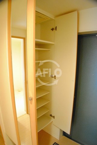 玄関　ロイヤルパークスなんば　下駄箱