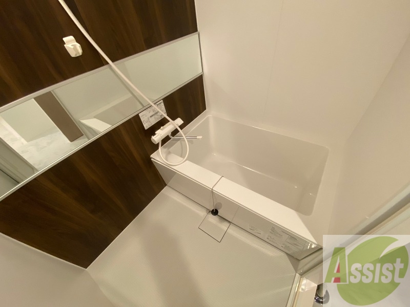 バス・シャワールーム　お風呂になります。一日の疲れを癒してくださいね。