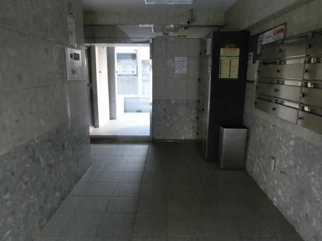 エントランス　オートロック付きのエントランス