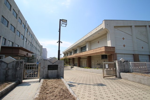 小学校　名古屋市立植田小学校（小学校）まで989m