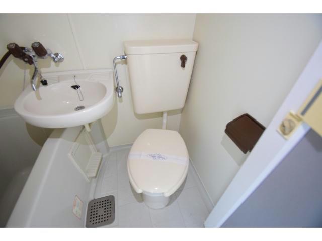 トイレ　他号室の写真になります。